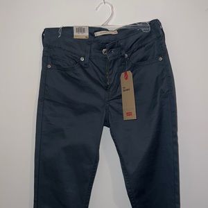 711 Skinny Mid-rise Levi’s